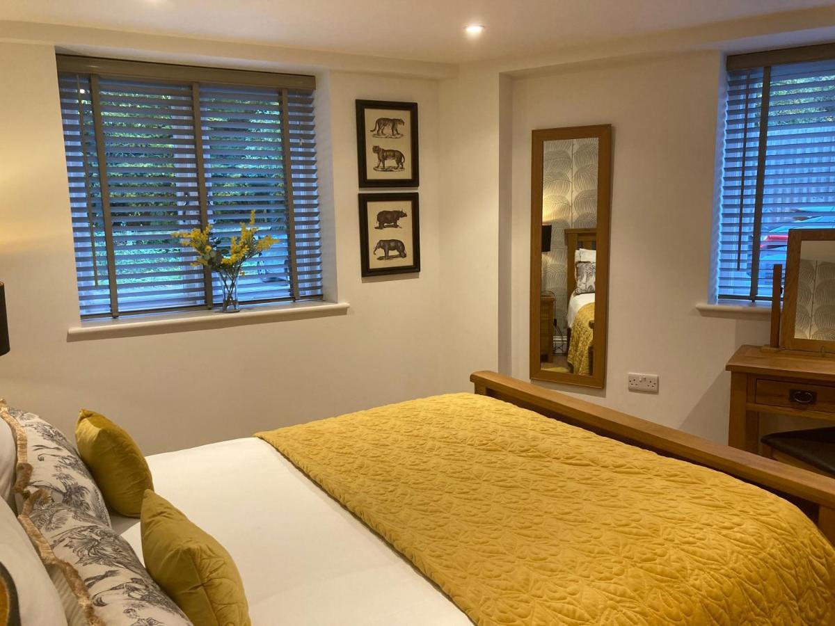 Streamside Apartments 约维尔 外观 照片